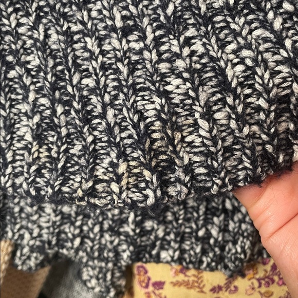 Aritzia Community Dark Navy & white Speckled Wool and cotton Turtleneck Sweater - Picture 15 of 16